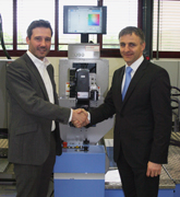 Stephan Doppelhammer (Izq.), gerente de Mercado de QuadTech para Embalaje y Bernd Sauter, director ejecutivo, División Rotativas de Muller Martini