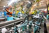 Industrieanlagen sind komplexe Gebilde. Wer sie überwachen will, muss die Daten unterschiedlicher Prozessvariablen überwachen. Das IOSB entwickelt Tools, die diese Datenmengen schnell auswerten.  © Daimler AG