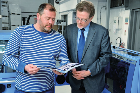 Nick Jones (left), owner and Managing Director of Ultragraph: “Print finishing is gaining in importance in digital printing in particular.” Right: Martin Harrison (Project Manager at Muller Martini Great Britain).